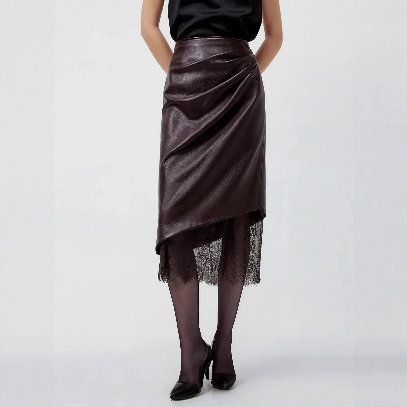 2026 Temperament Sexy Lace Splicing Leather Skirt Design Sense Fashionable Hip Skirt