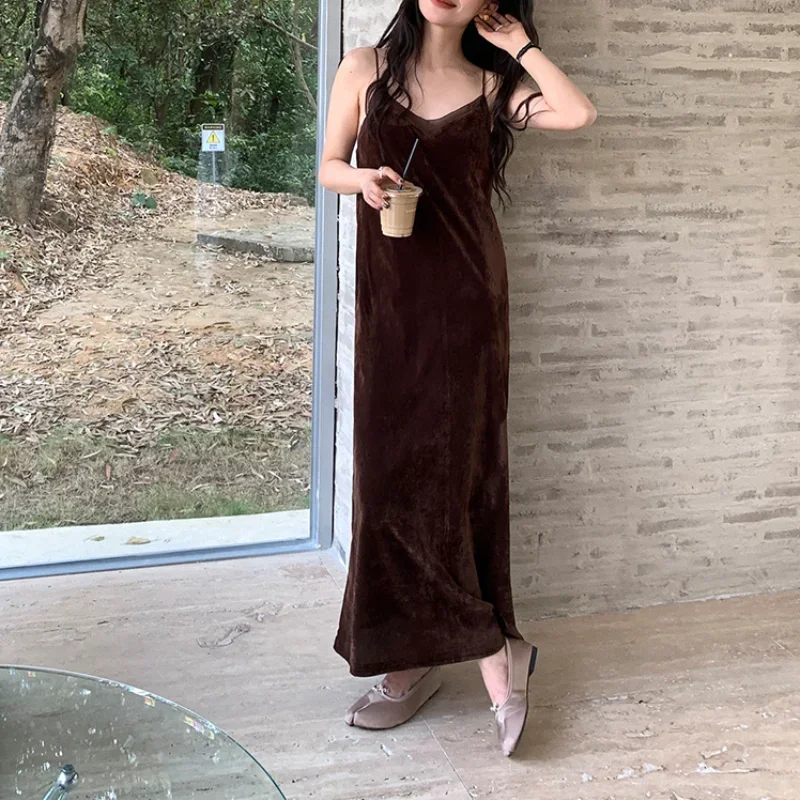 

Women Black Velvet Elegant Vintage Lady Strap Dress High Quality Slim V-neck French Sleeveless Long Dress Women Spring Summer