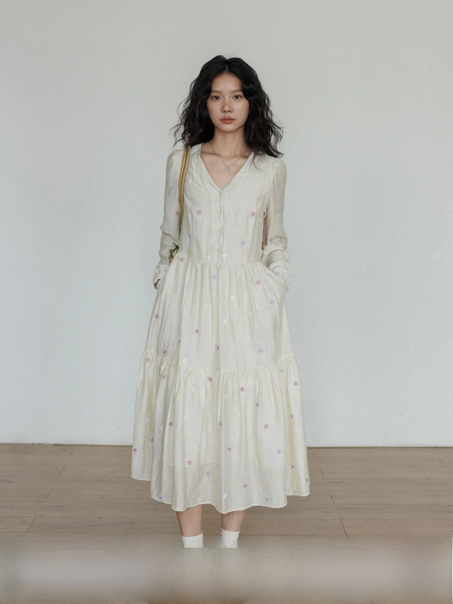 Elegant V-Neck Long Sleeve Embroidered Princess Dress Women's New 2026 Long Dress Casual High Waist A-Line Skirt City Commute