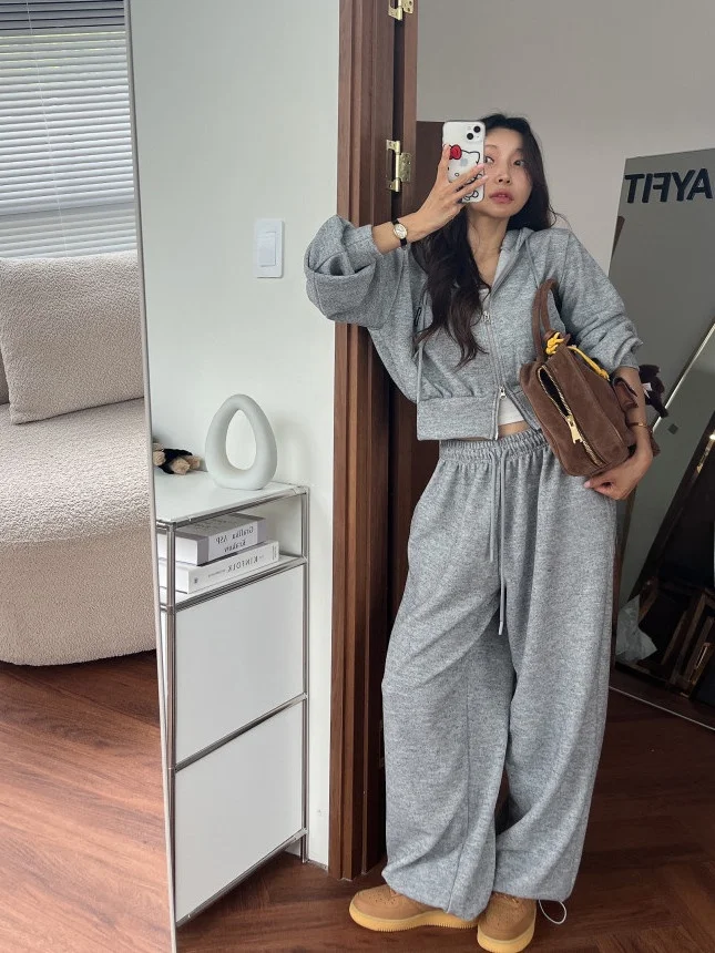 

Laid-back Style Women's Hoodie Set Zipper Short Top High Waist Wide Leg Pants Two-piece Suite Comfortable Loose Fit Sporty