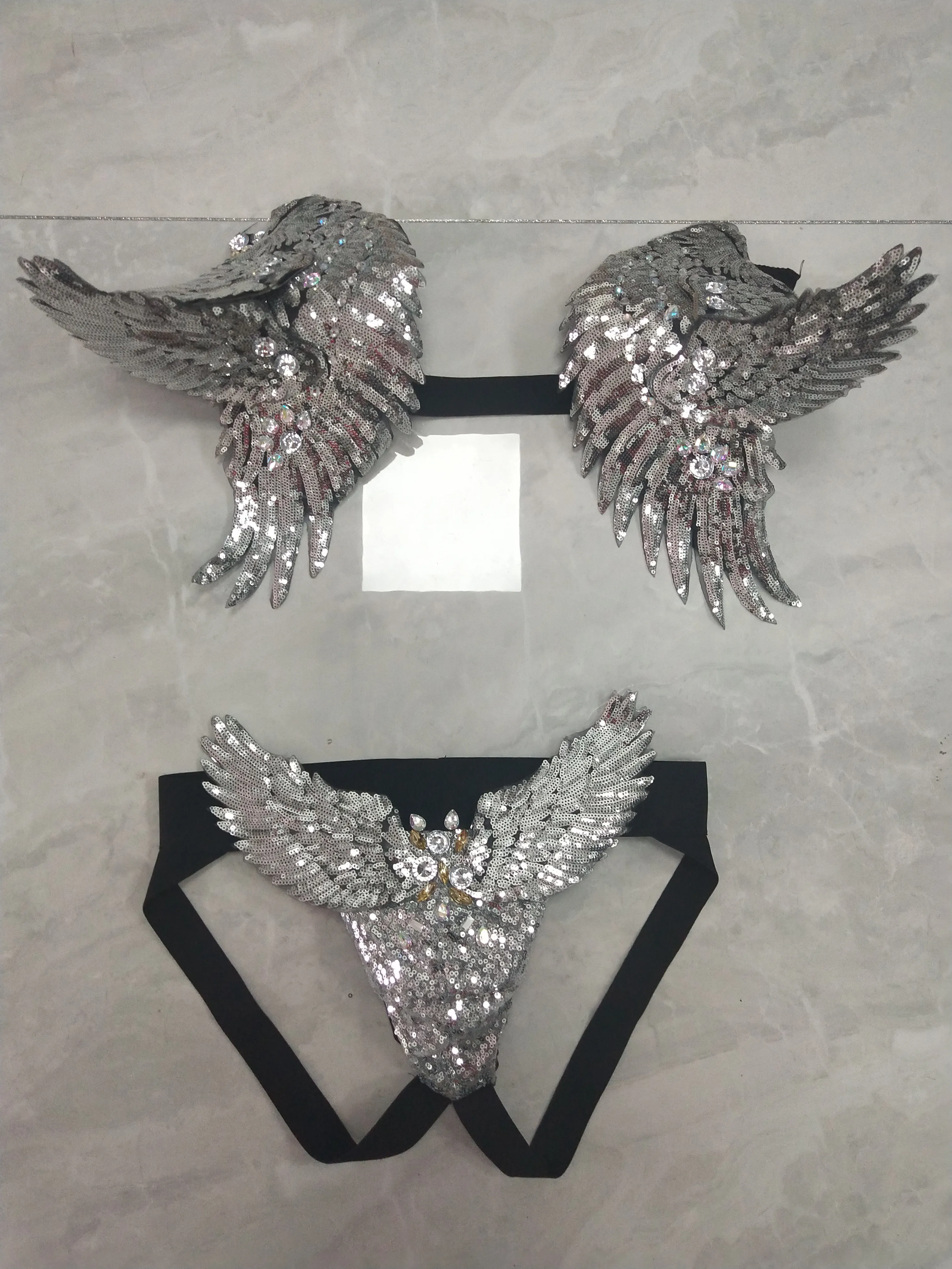 Seksowny strój sceniczny do baru, srebrne cekiny, skrzydła, epolety, ozdoby na ramiona, kryształki, szorty, kostium dla tancerza, akcesoria do kostiumu Gogo męskiego.