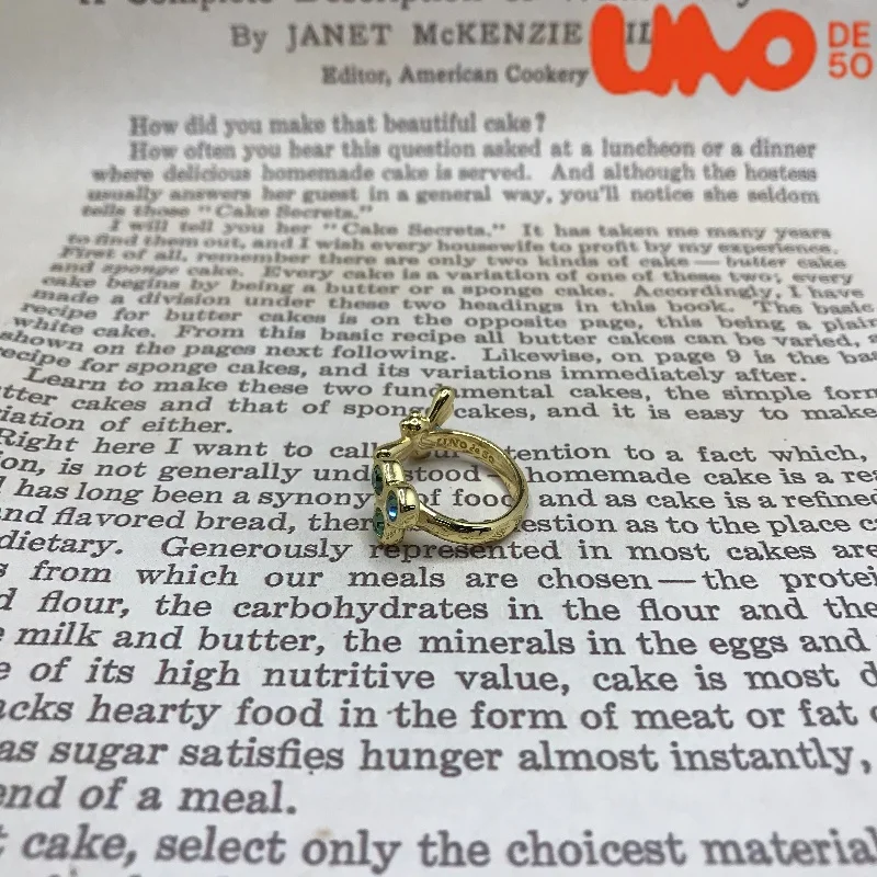 Anel de design Bee Metal Joker com personalidade simples.