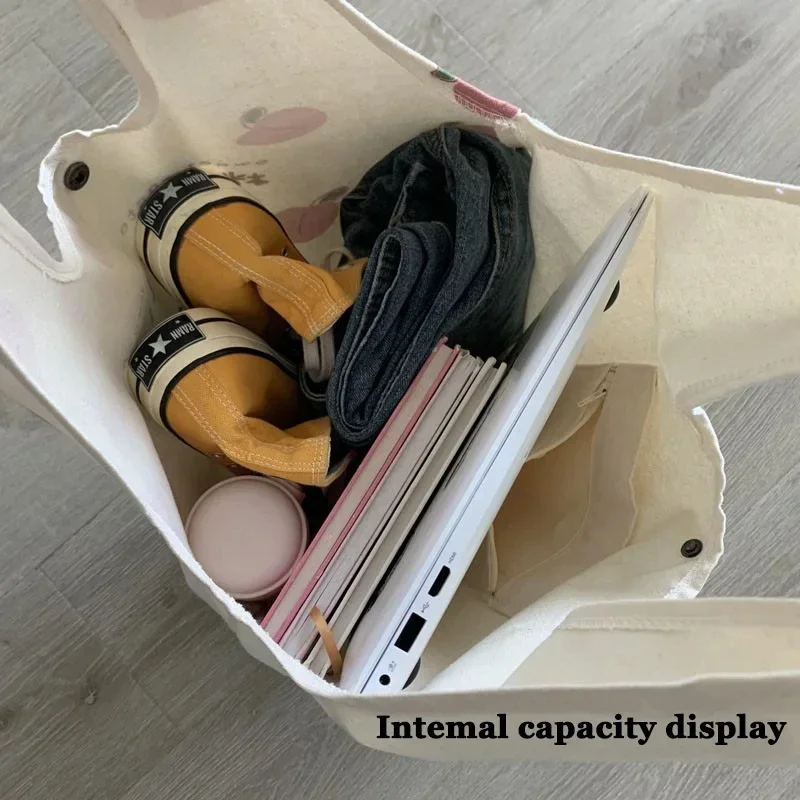 حقيبة يد نسائية بطباعة كرتونية على الطراز الياباني حقيبة كتف بنمط الخوخ خفيفة الوزن وصديقة للبيئة حقيبة تسوق ذات سعة كبيرة