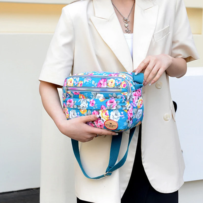 Leinwand Frauen Blume Stoff Tasche Rose Skew Straddle Tasche mittleren und alten Alter Umhängetasche frische und süße kleine quadratische Tasche