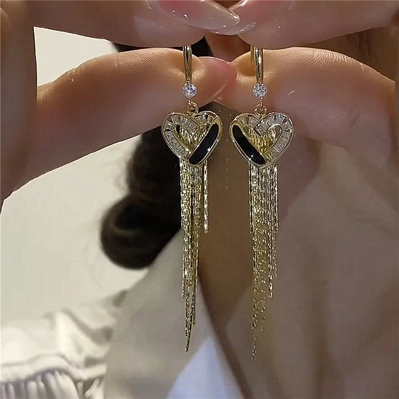 Black Hollow Heart Shaped Tassel Pendant Ear Hooks for Women New Fashion Elegant Sweet Personalized Girls Party Jewelry Gift