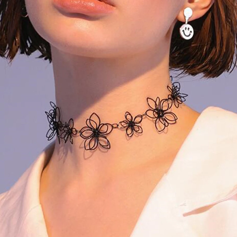 

Fashion Black Alloy Flower Bib Necklace Statement Choker Bib Jewelry Collarbone Chain Necklace for Women Season Suitable