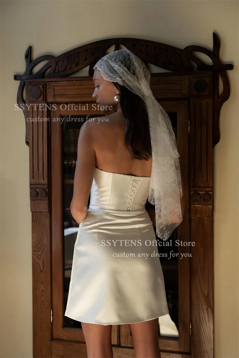 SSYTENS Proste Mini Sukienki Ślubne w Kolorze Kości Słoniowej Bez Ramiączek, Suknie Ślubne Przed Kolano Bez Rękawów, Seksowne Sukienki Ślubne z Odkrytymi Plecami, Szyte na Miarę