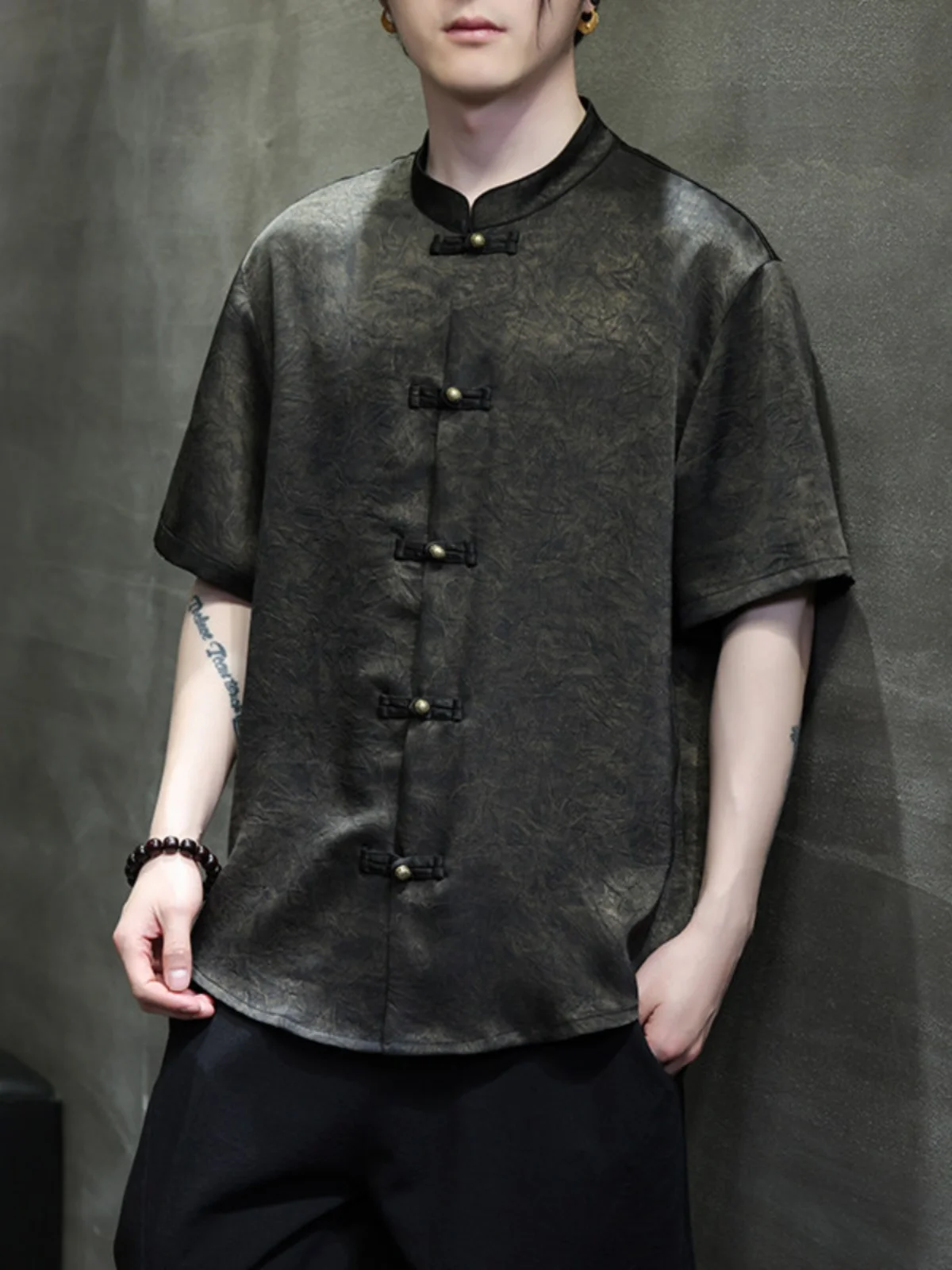 

Новая мужская рубашка с коротким рукавом в китайском стиле, с атласной отделкой, дышащая, летняя, модная, молодежная, приталенного кроя, с принтом, на пуговицах