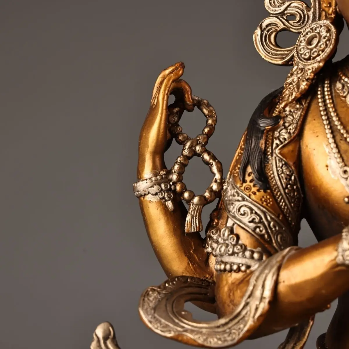Xizang craft pure copper gold-painted silver-stained four-wall Guanyin weighs 2000 grams, is 30 cm high and 20 cm wide