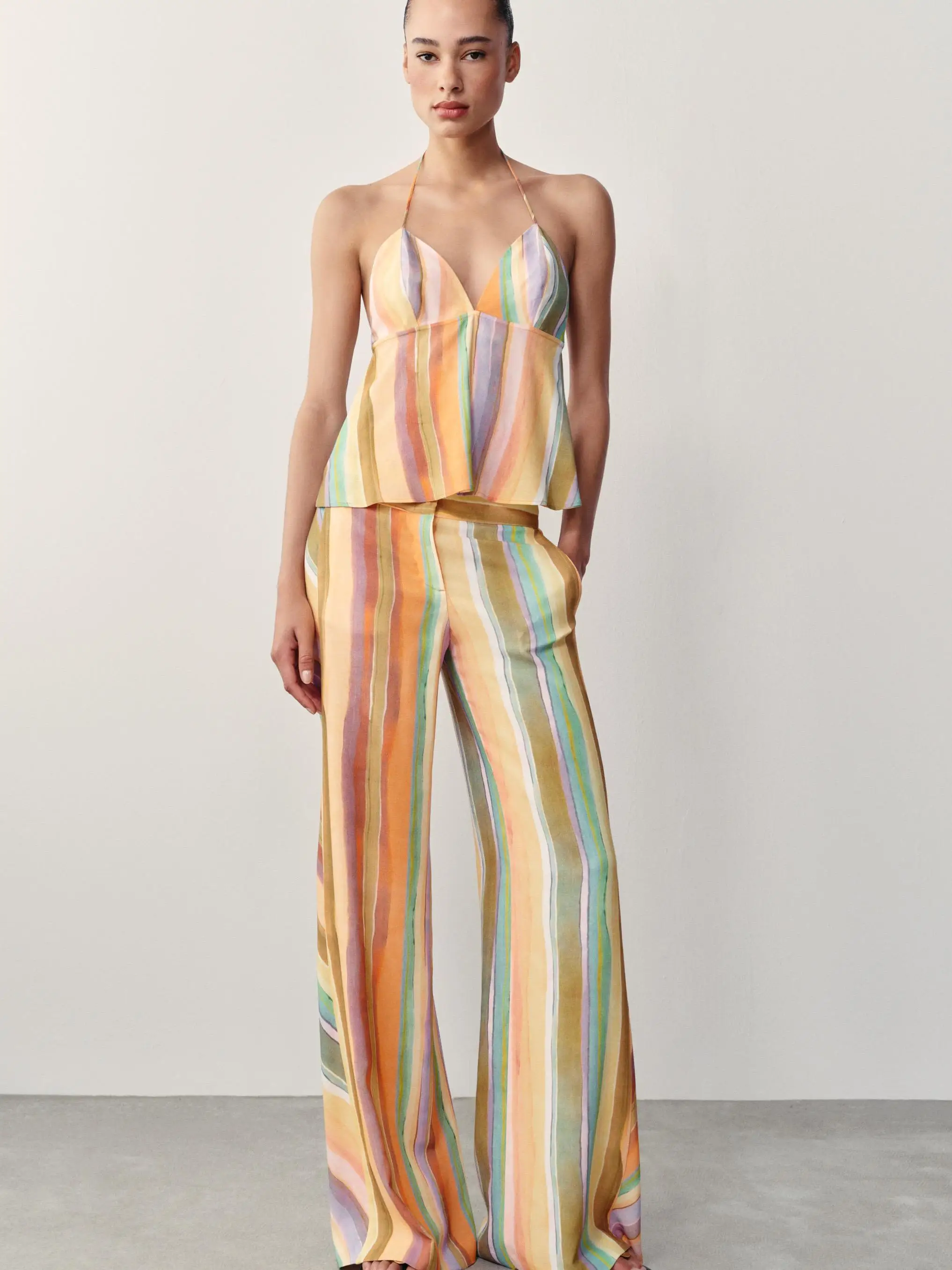 Summer New Arrival Women's V-Neck Sleeveless Top Wide Leg Pants Set Fashionable Casual Wear for Young Women Aged 18-25
