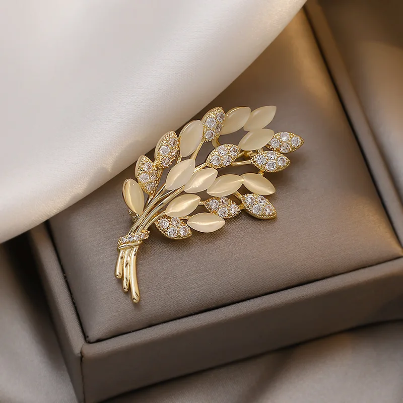 2024 Fashion New Style Temperament Crystal Wheat Ear Feather Brooch Sales Luxury Versatile Corsage Suit Accessories Elegant