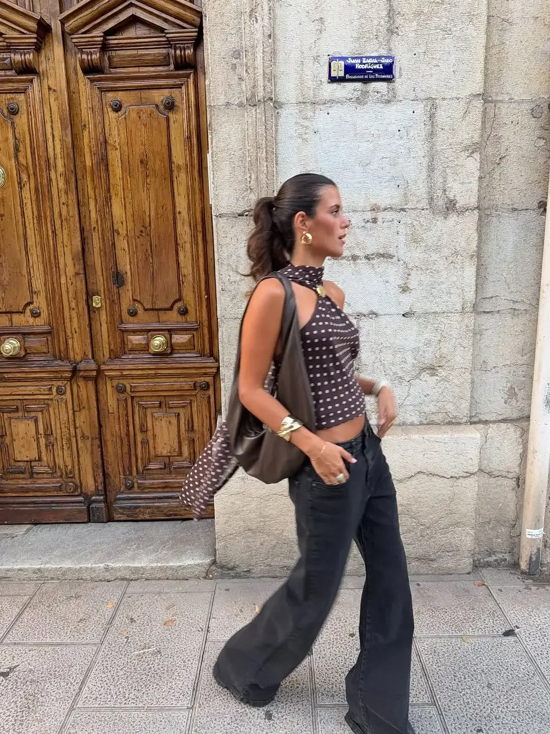 

Женская укороченная блузка с открытыми плечами и завязками, без рукавов, с металлической пряжкой, в горошек, с открытой спиной