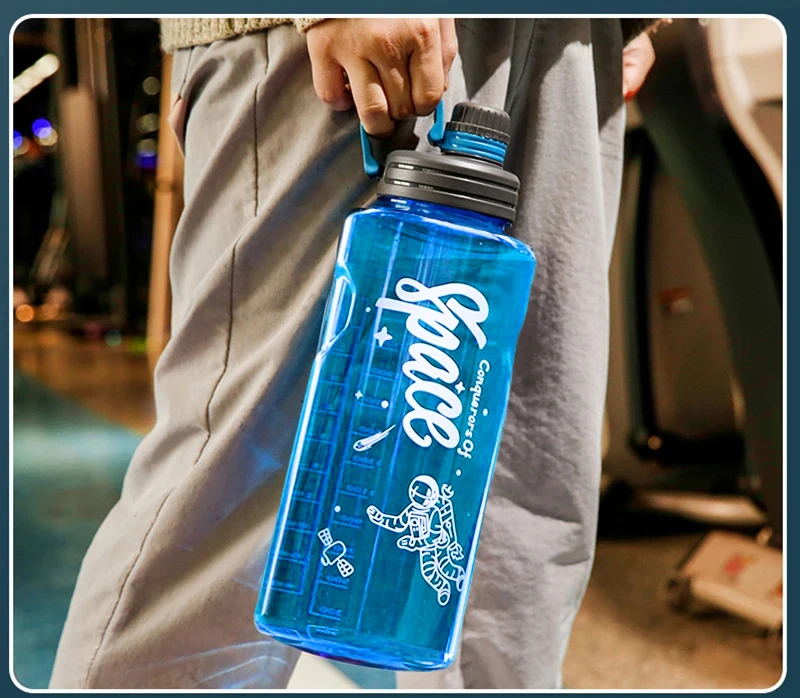 2L 3L Sportwasserflasche mit großem Fassungsvermögen und Filter, umweltfreundlicher Kunststoff-Wasserbecher, tragbare Fitness-Getränkeflasche, Wasserkocher, BPA-frei – Detail 2