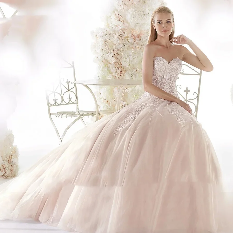 Luksusowe frezowanie różowa suknia ślubna z odkrytymi plecami aplikacje suknia dla panny młodej seksowne suknie ślubne Sweetheart Vestido De Noiva dostosowane