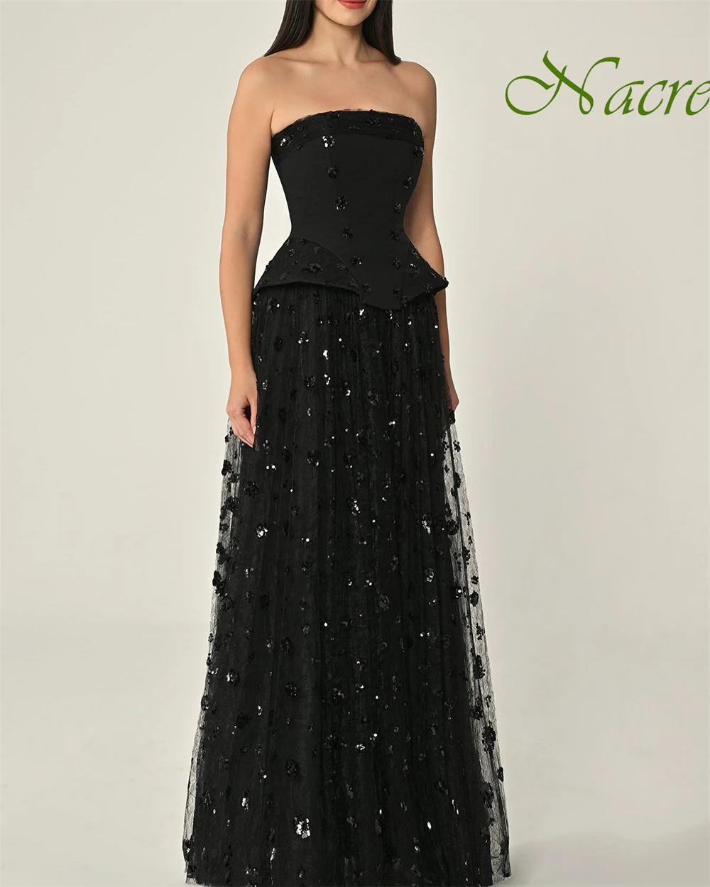 فستان سهرة رائع بدون حمالات بدون أكمام مخصص عالي الجودة من التل فساتين لحضور الحفلات الموسيقية زهور رقيقة لحفلات الزفاف