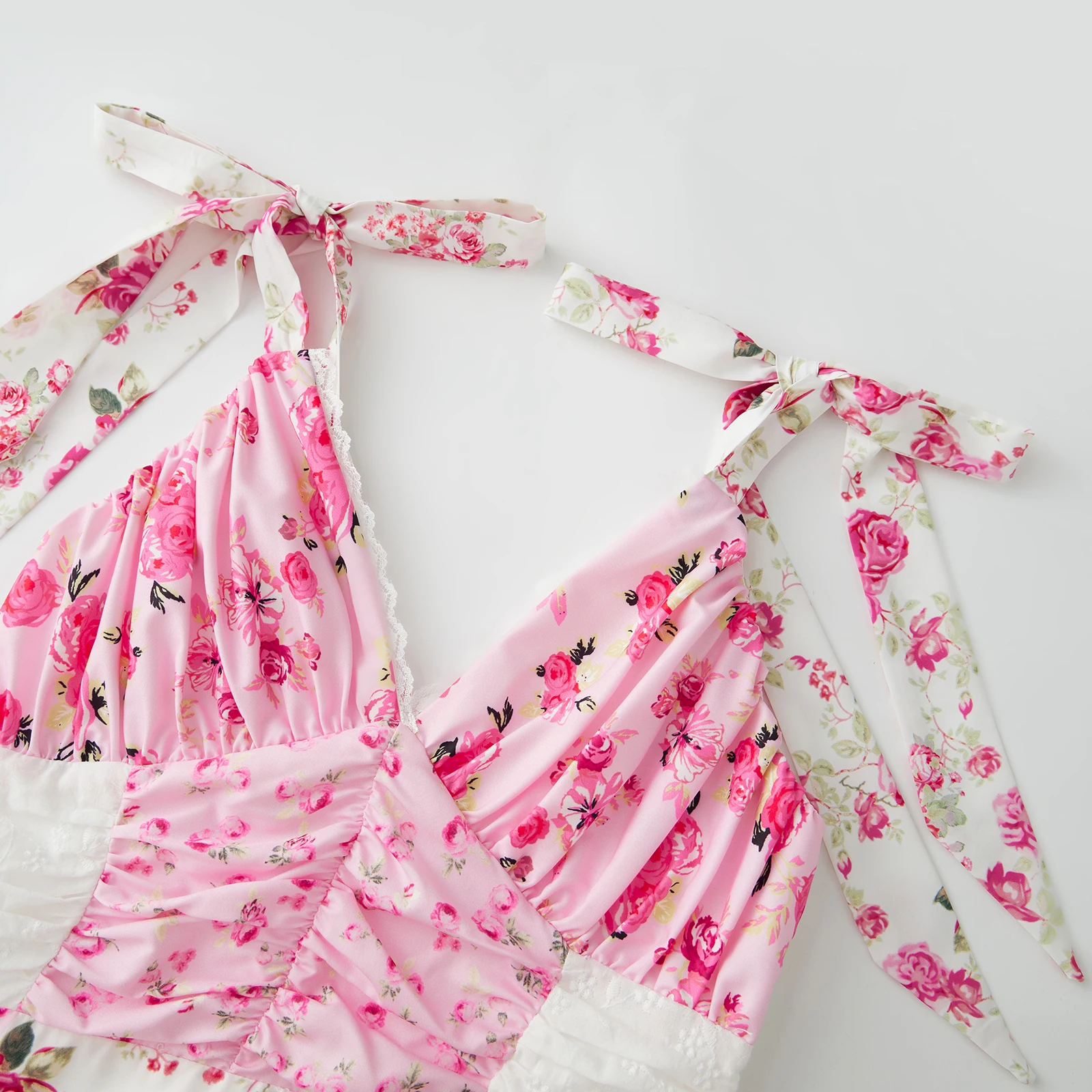 Abito da donna senza maniche in pizzo patchwork floreale con scollo a V profondo, cravatta con spalle scoperte, abito lungo con volant a strati