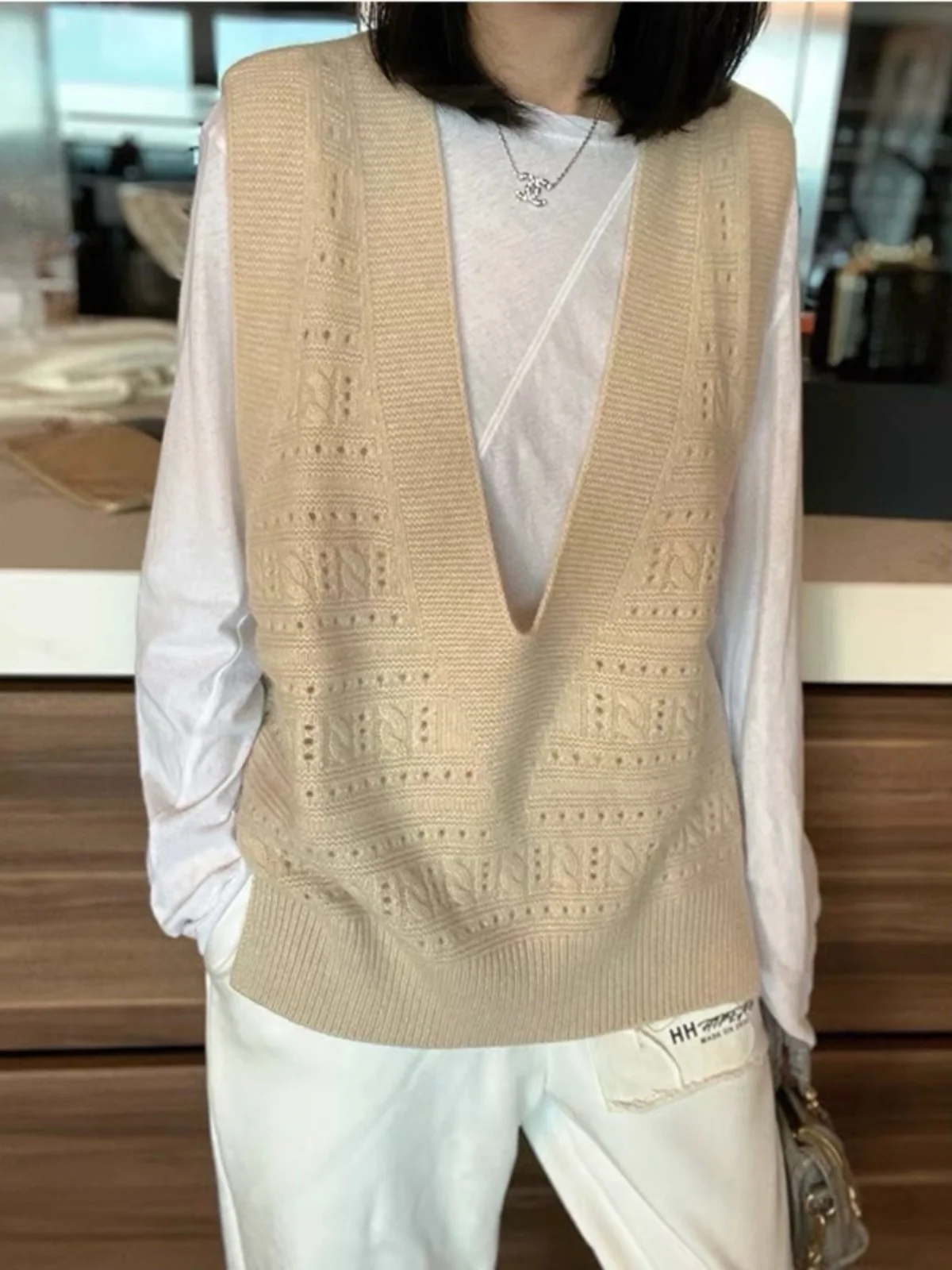 Elegant Hollow out V-Neck Wool Vest Women Sleeveless Tank Top Loose Knitted Sweater Wool Shoulder Pad Spring Commute Style