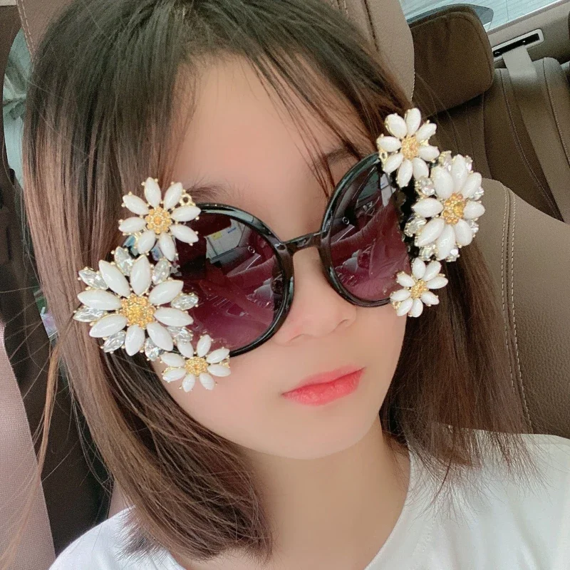 

2023 New Diamond Sunglasses Ladies Brand Designer Party Ladies Glasses Rhinestone Season Flower Eyewear Lunette De Soleil Femme