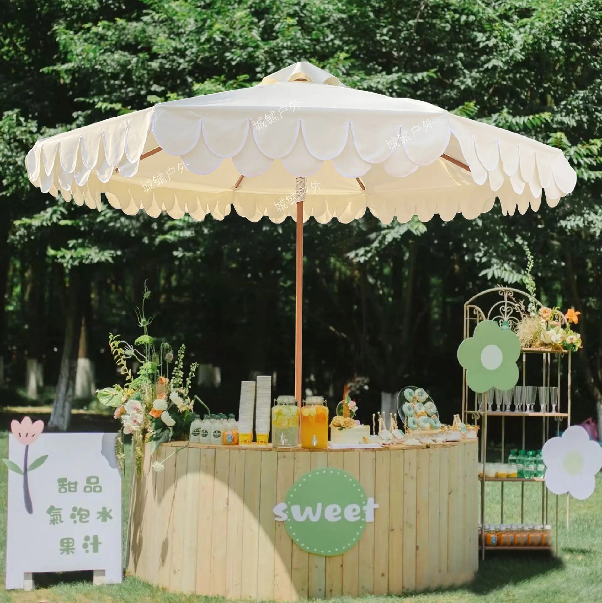 

Strovan OEM ODM Wholesale High Quality Control Hot Trend Beach Sun Shade Wooden Beach Outdoor Big Umbrella with Tassels