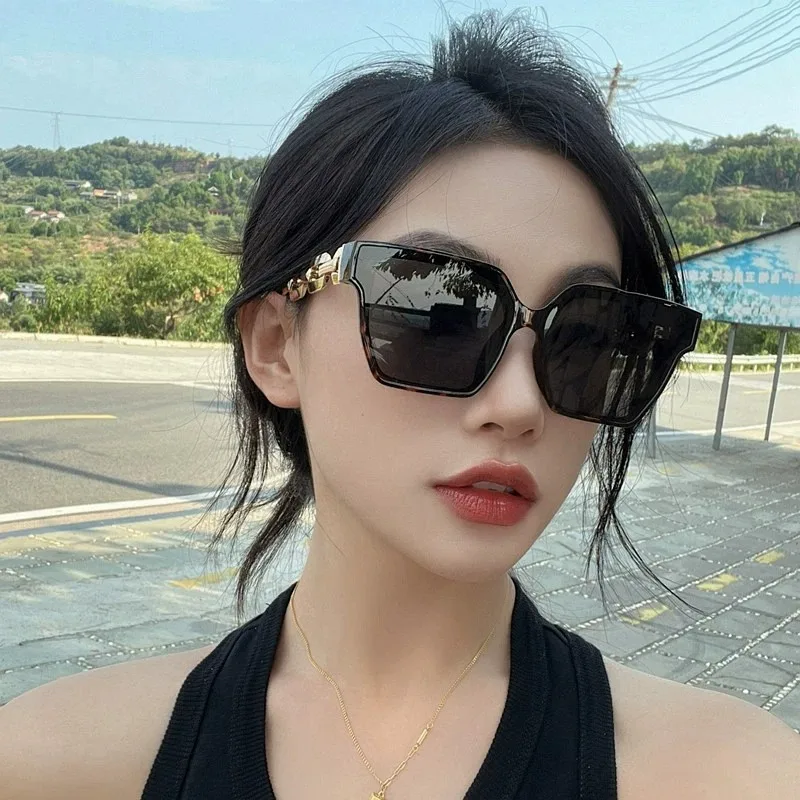 2024 Retro Large Frame Sunglasses Women's Fashionable Hot Girls Concave Style Glasses Slimming Fashion Personalized Sunglasse