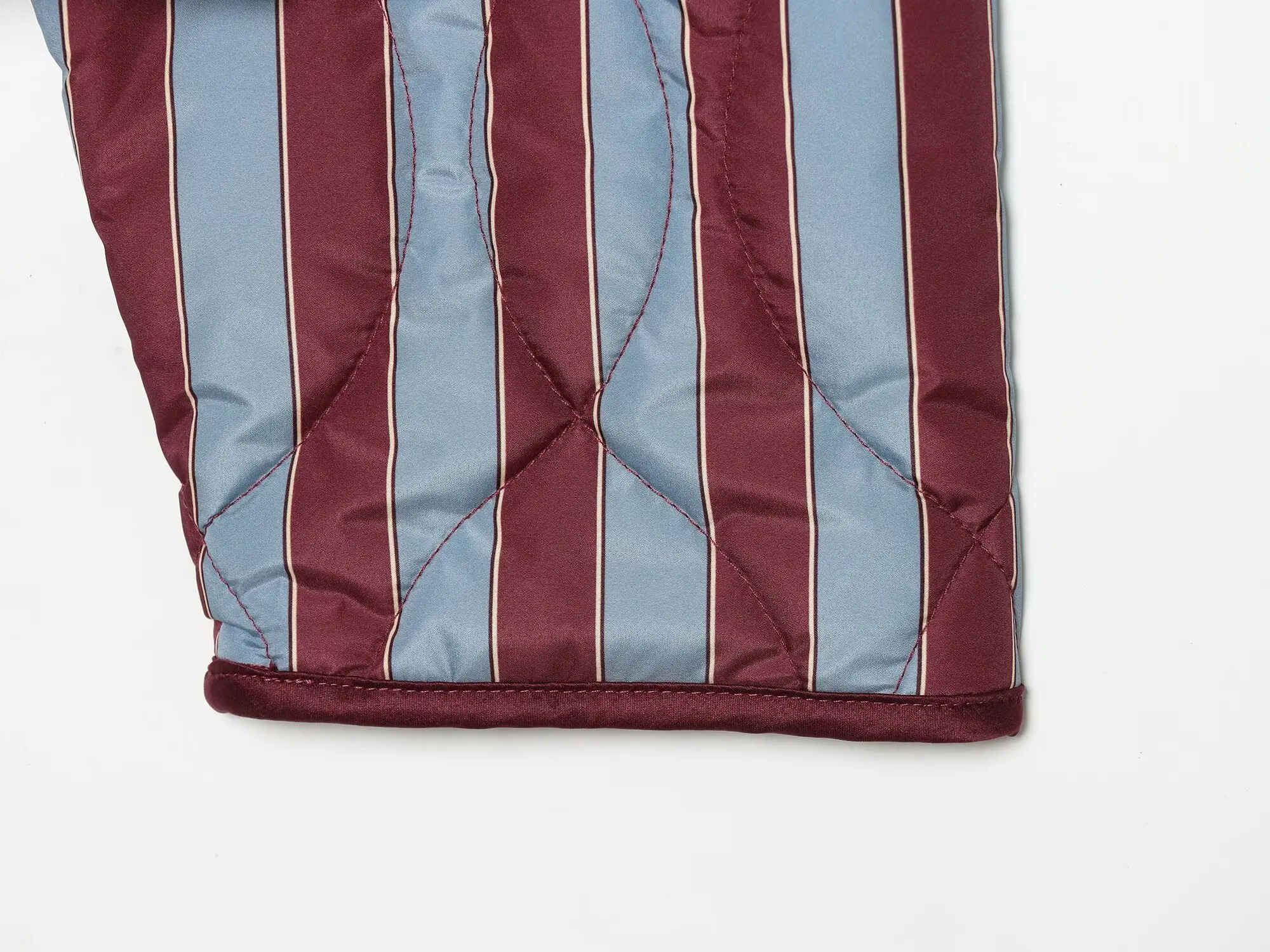 BSAY Herbst 2026 Damenmode Vielseitige Gestreifte Gesteppte Jacke mit Langen Ärmeln, Froschknöpfen und Stehkragen, Locker Geschnitten, Herbst-Oberbekleidung – Detail 6