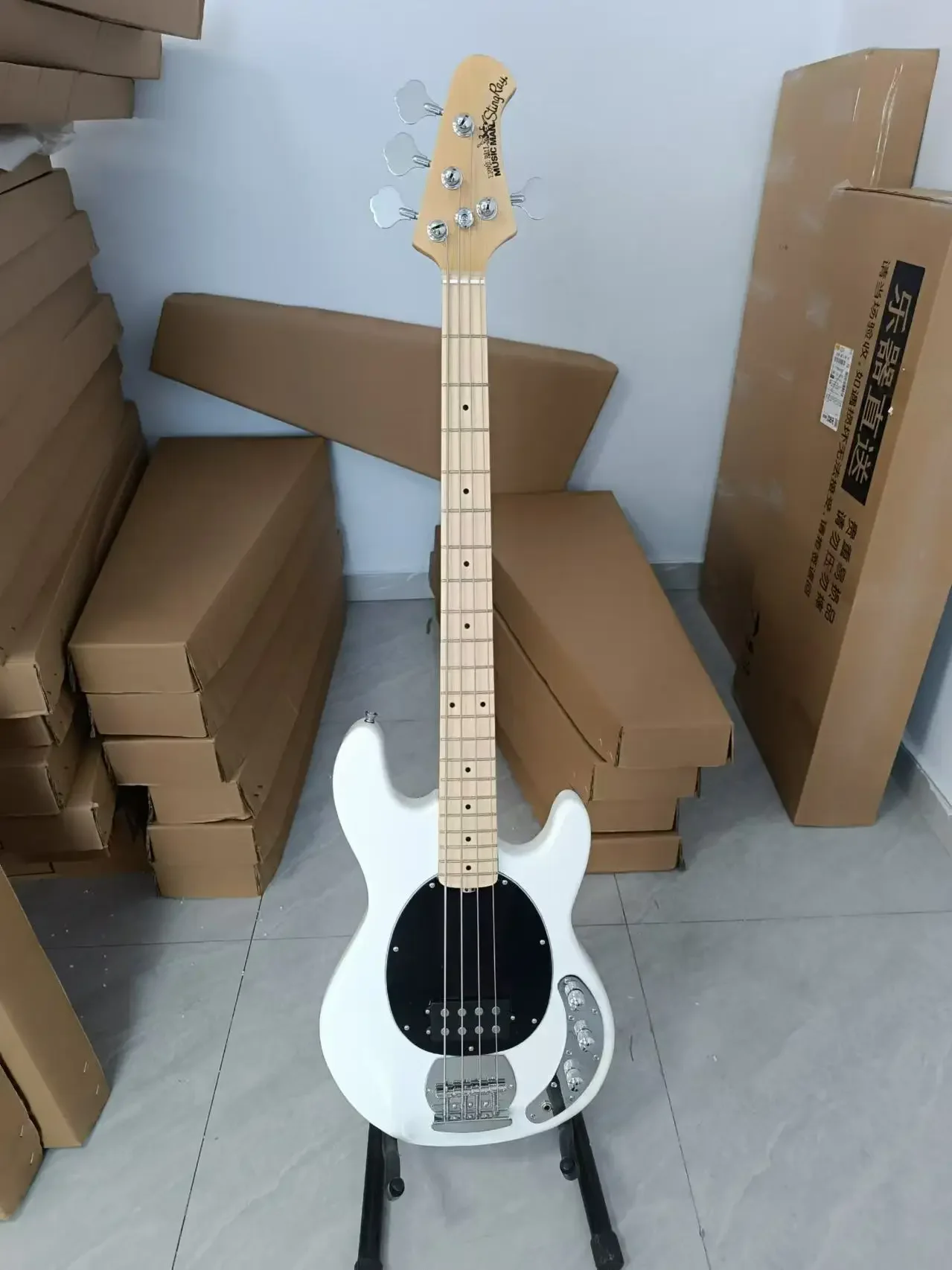 High Quality Custom Bass Green Low 4 String Professional Bass Guitars Musical Instrument White Electric Bass