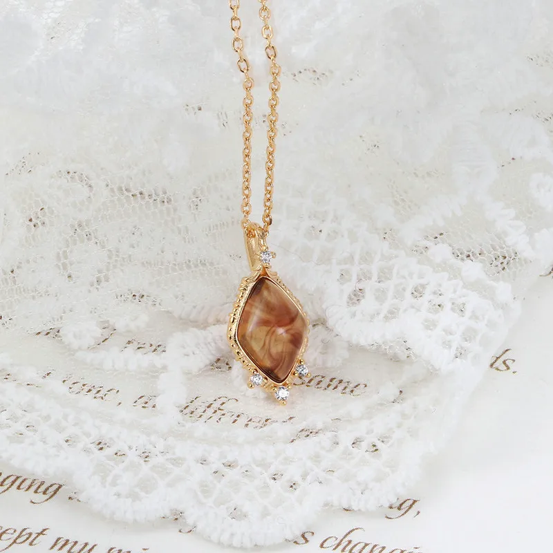 لامون عقد عتيق العنبر للنساء 925 فضة القلائد شبه الكريمة الأحجار المعاد تدويرها العنبر اليشم 10K مطلية بالذهب