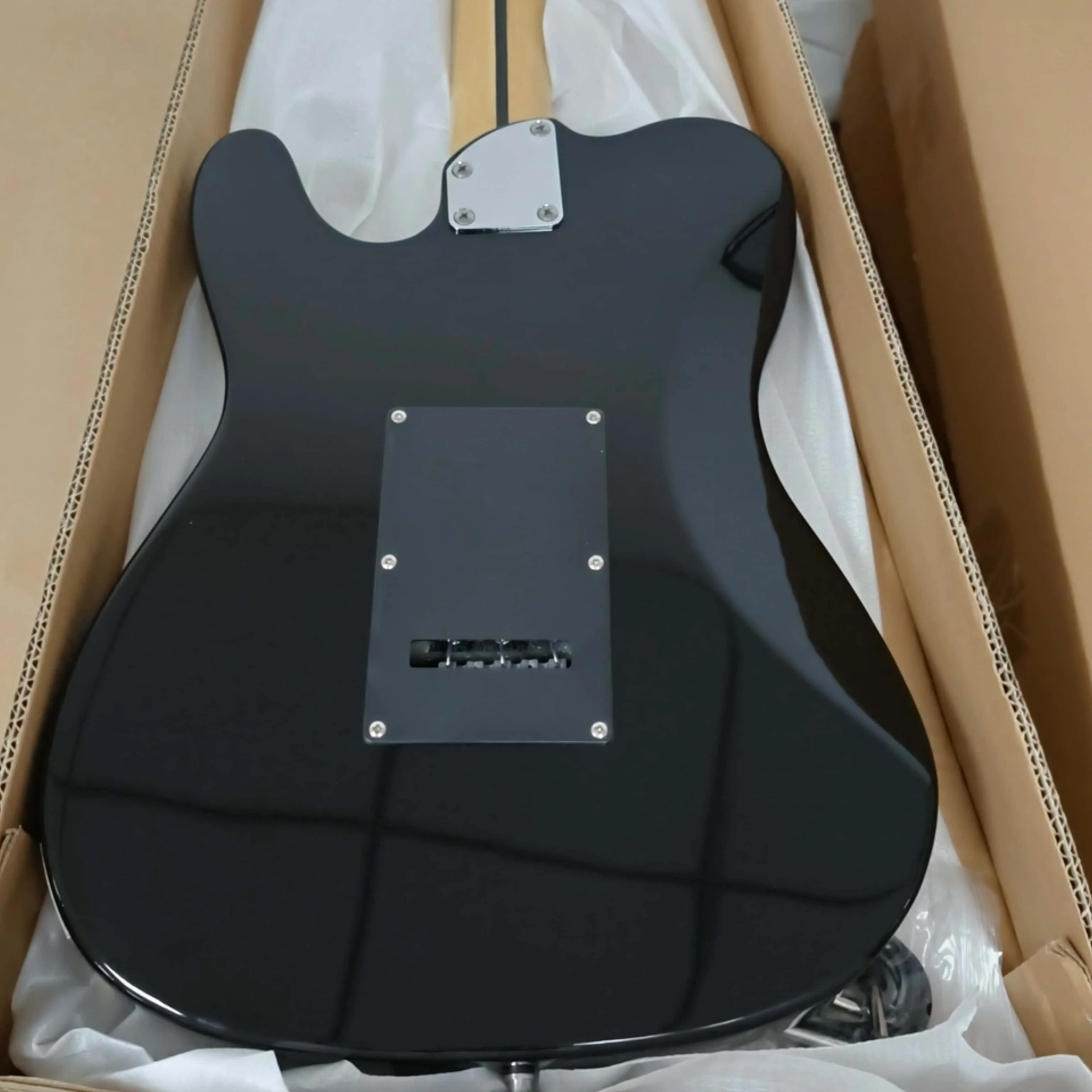Gloss Black Electric Guitar Maple fingerboard 6 Strings Double Locks 22 Frets Silver Hardware Decorated In Storck