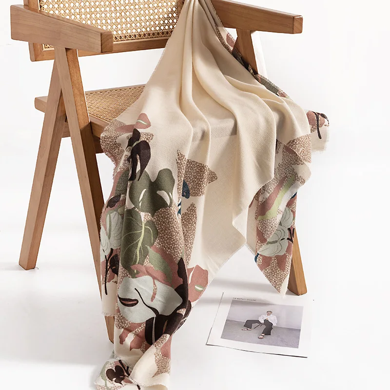 

Floral Print Imitation Cashmere Scarf New Retro Elegant Warm Atmosphere Versatile Neck Protection and Cold Prevention Scarf