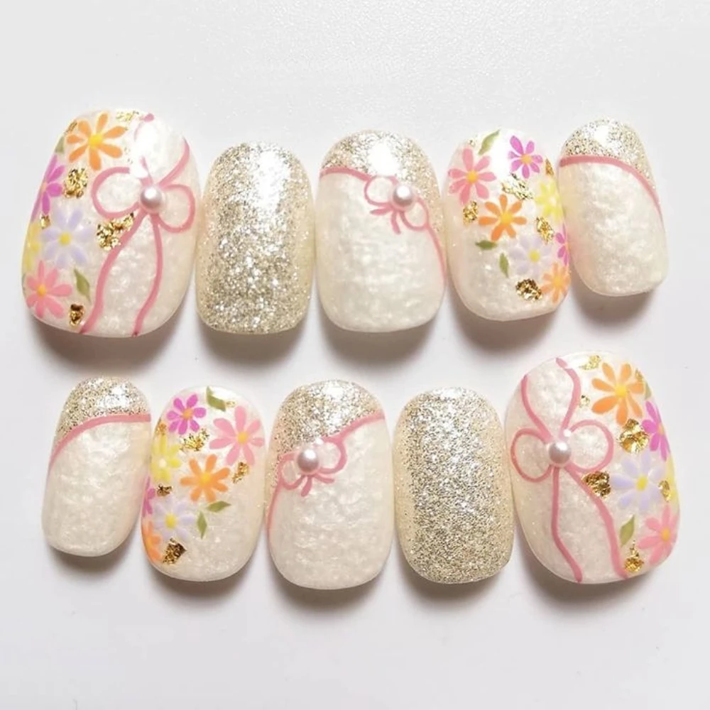 10PCS Ręcznie robiony manicure Press On Nails Cute Flowers Pearl Fake Nails Krótkie owalne sztuczne paznokcie 3D Malowanie paznokci z zestawem pilników do paznokci