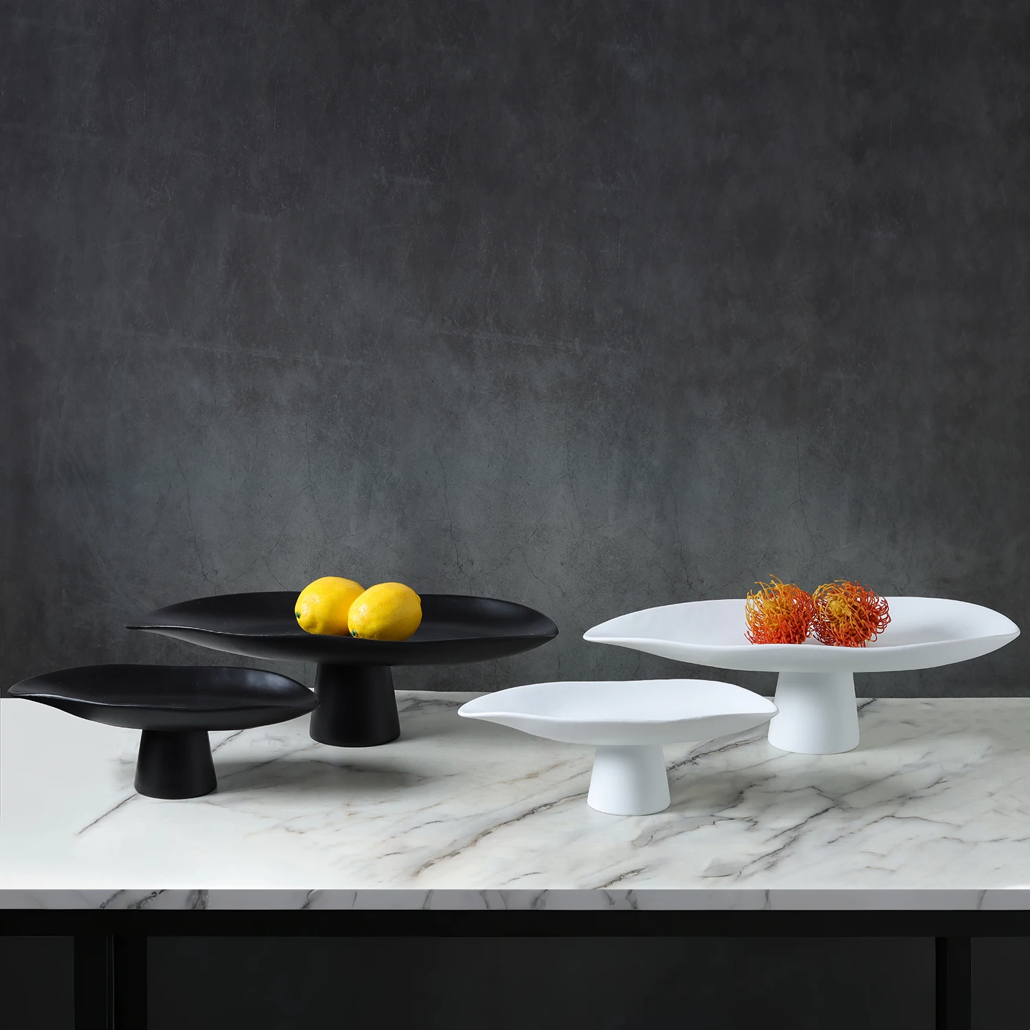 

Modern Chinese Nordic Creative Black And White Resin Tray Fruit Plate Home Model Room Soft Decoration Accessories