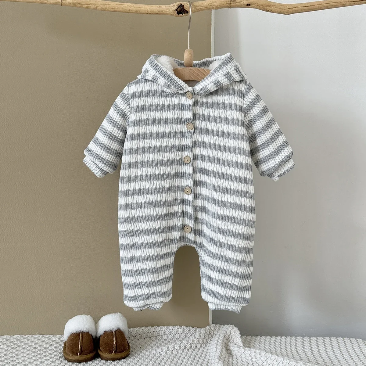 

Мягкая одежда для новорожденных, плюшевый зимний комбинезон для маленьких мальчиков и девочек, простые теплые комбинезоны в полоску с капюшоном