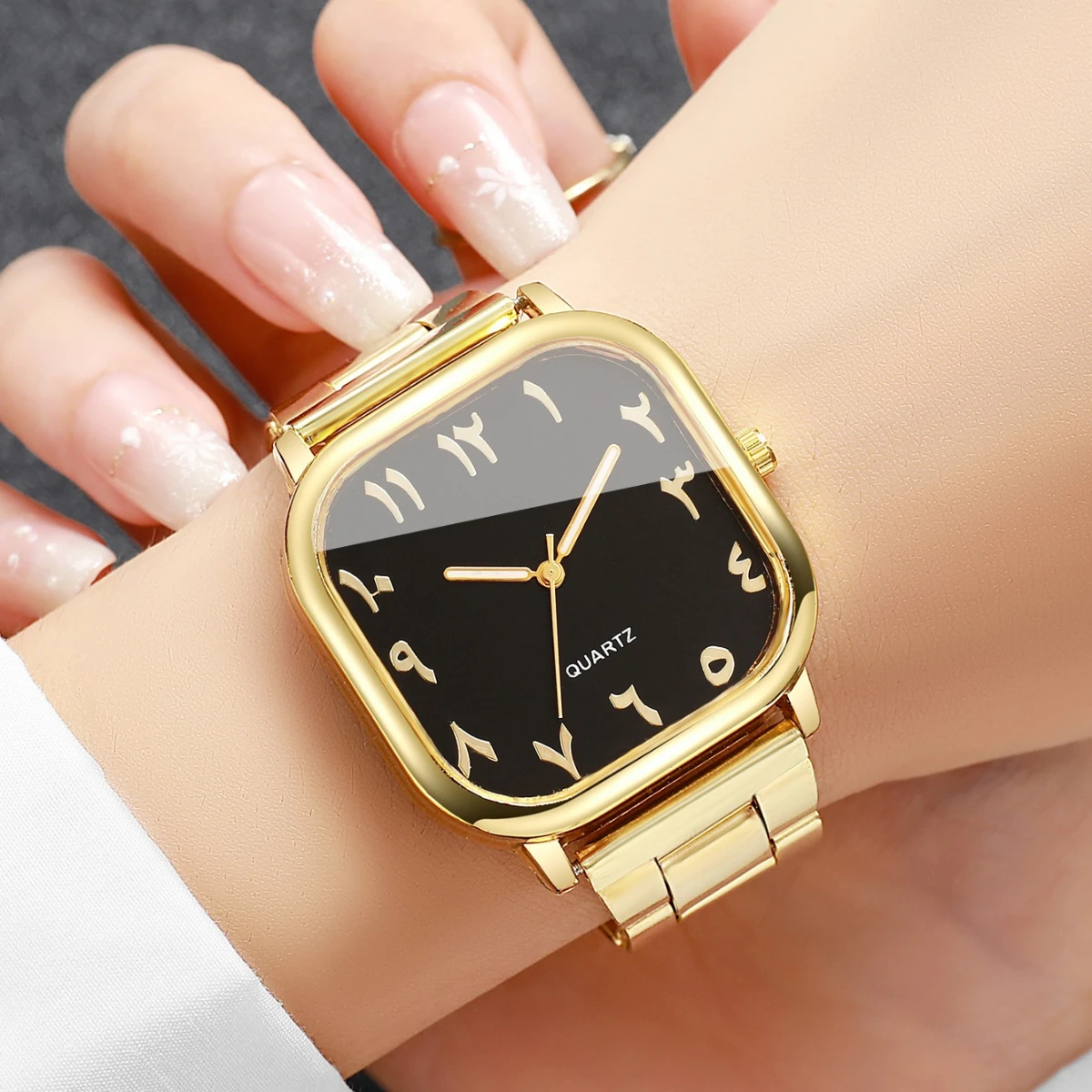 Fashio Square Women's Watches Golden Strap Quartz Watch for Ladies Clock Relogio Feminino Gift（Without Box）
