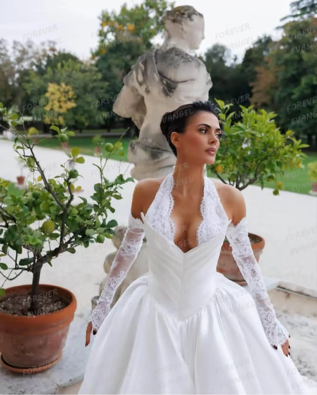 Luxury Wedding Dresses Woman A Line Sleeveless Lace V Neck Backless Bride Gowns Customized Satin Formal Vestidos De Novia Party