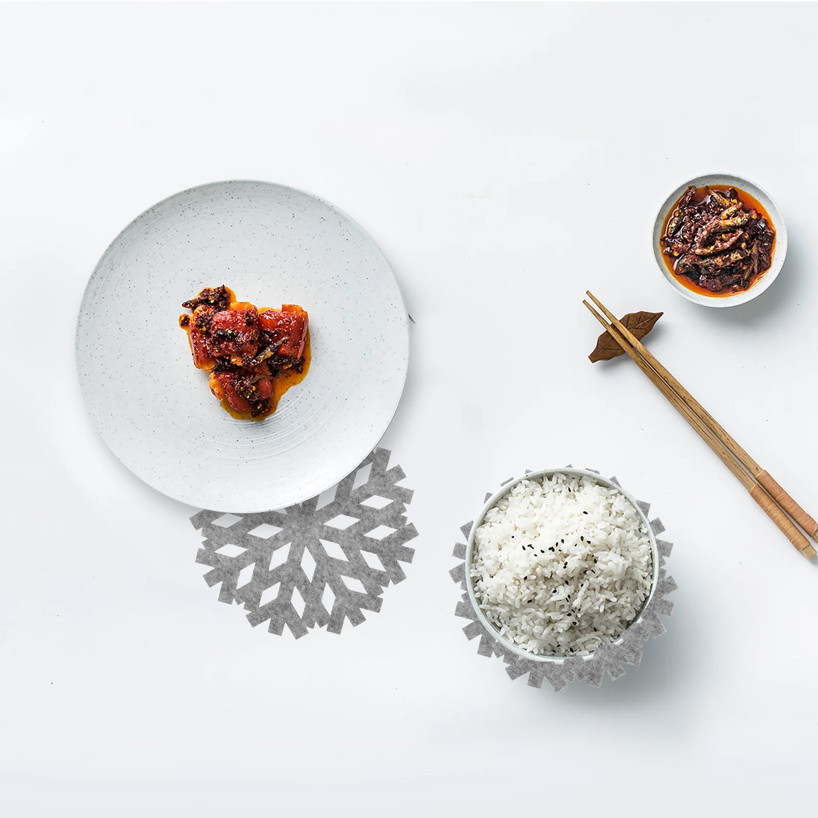 

20pcs Snowflake Coasters Cloth Material Holiday Table Decor Placemats Kitchen Accessories Heat Resistant Mats Countertop Dining