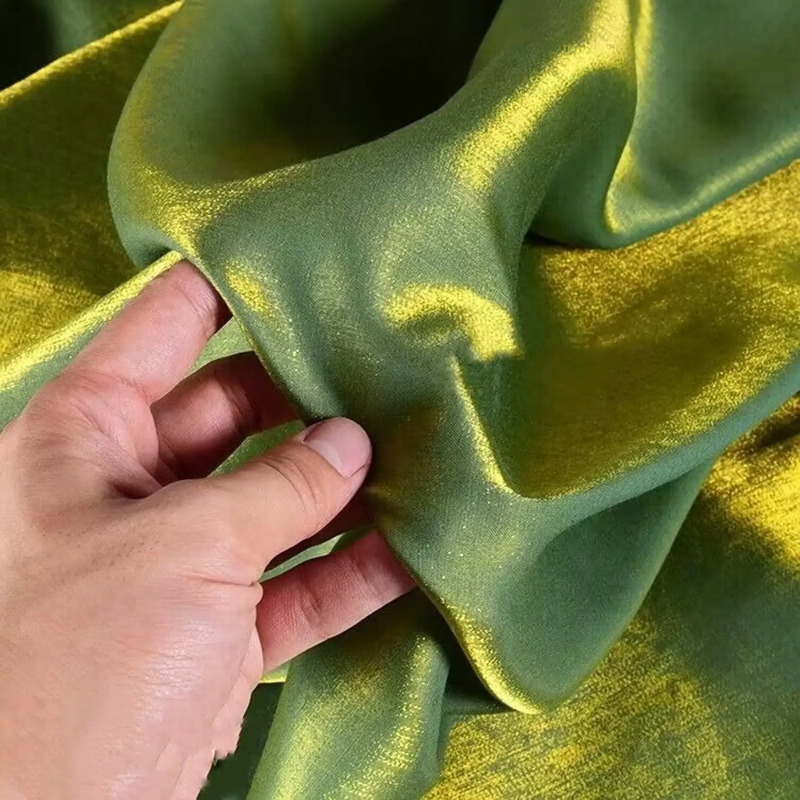 그레이 블랙 무지개 빛깔의 새틴 원단, 부드럽고 매끄러운 잘 드레이프 원단, 셔츠 인형 옷 DIY 드레스 매직 메탈릭 진주빛 새틴