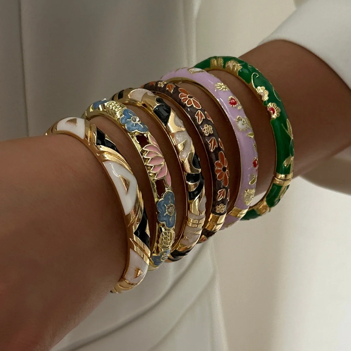 Vintage-Emaille-Armbänder mit Blumenmuster für Damen und Herren, Retro, bunt, kontrastierend, Gänseblümchen, elegant, modischer Schmuck – Detail 15