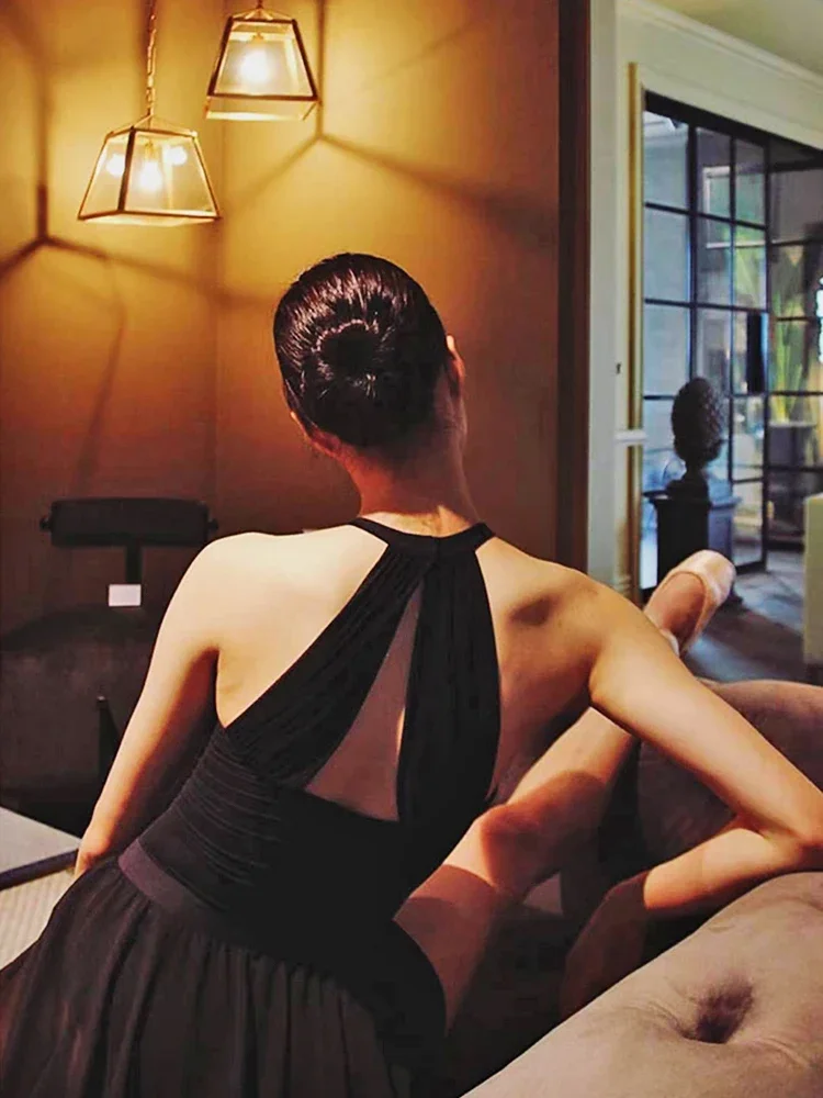 ملابس رقص الباليه البيضاء المثيرة للنساء ، رقبة بحمالة رقبة أنيقة ، غشاز شبكي ، ملابس رقص للكبار