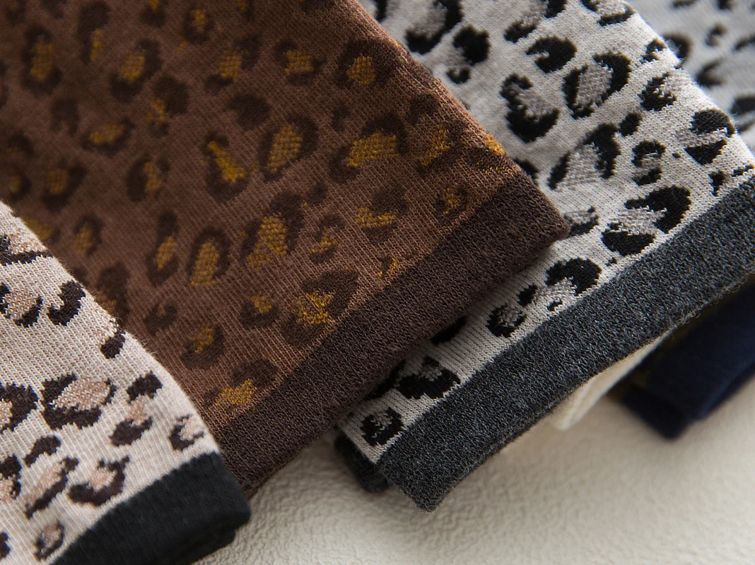 Calcetines de algodón con estampado de leopardo para mujer y niña, calcetín transpirable a rayas, informal, coreano, primavera y otoño