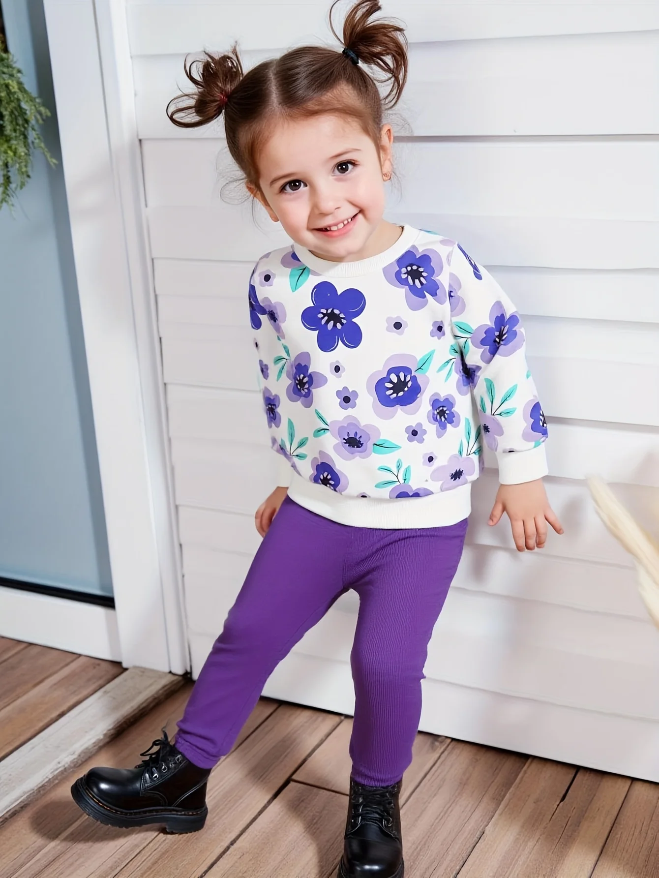 Girls' Autumn Outfit: White Crew Neck Sweatshirt with Large Floral Print + Purple Leggings, Trendy and Stylish Two-Piece Set for