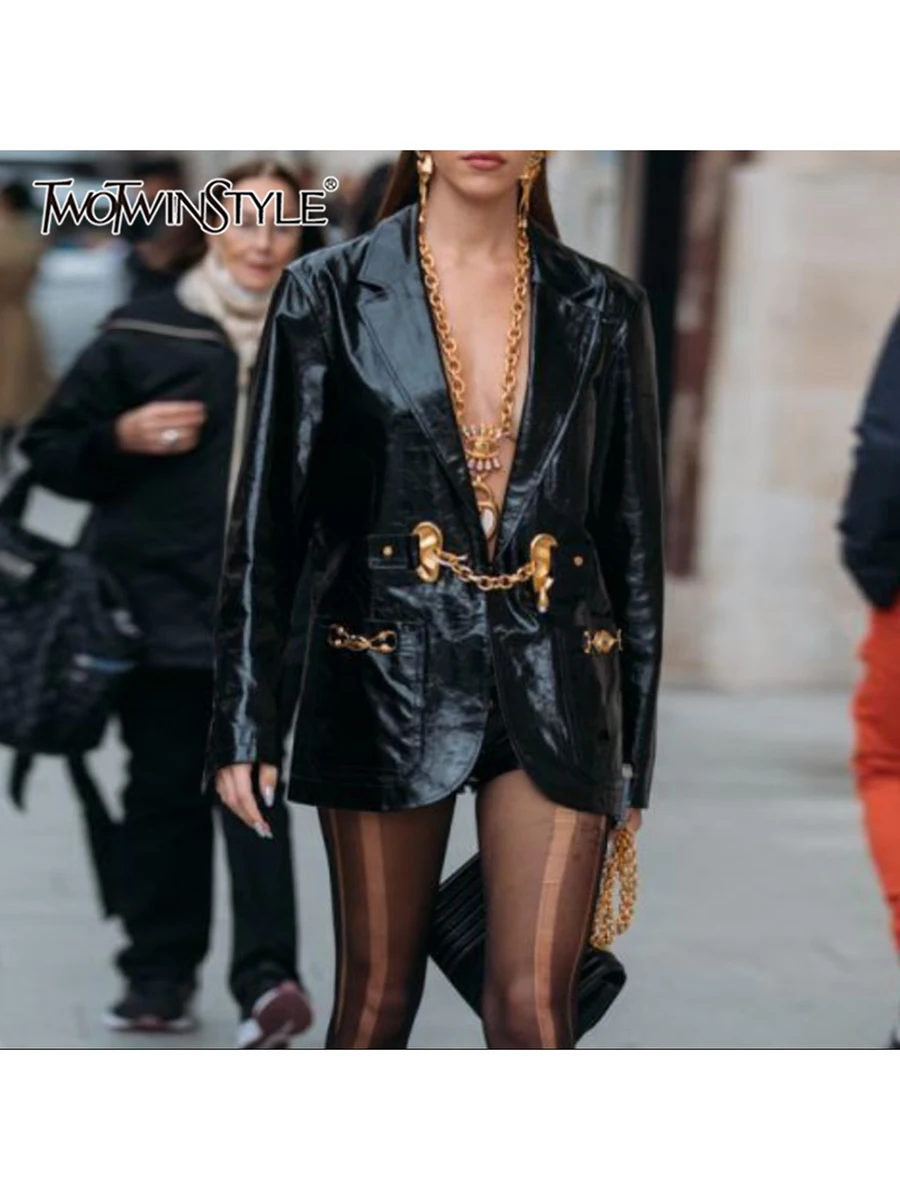 

TWOTWINSTYLE однотонные свободные модные куртки с блестками для женщин с лацканами и длинными рукавами, лоскутные карманы, кожаная куртка женская