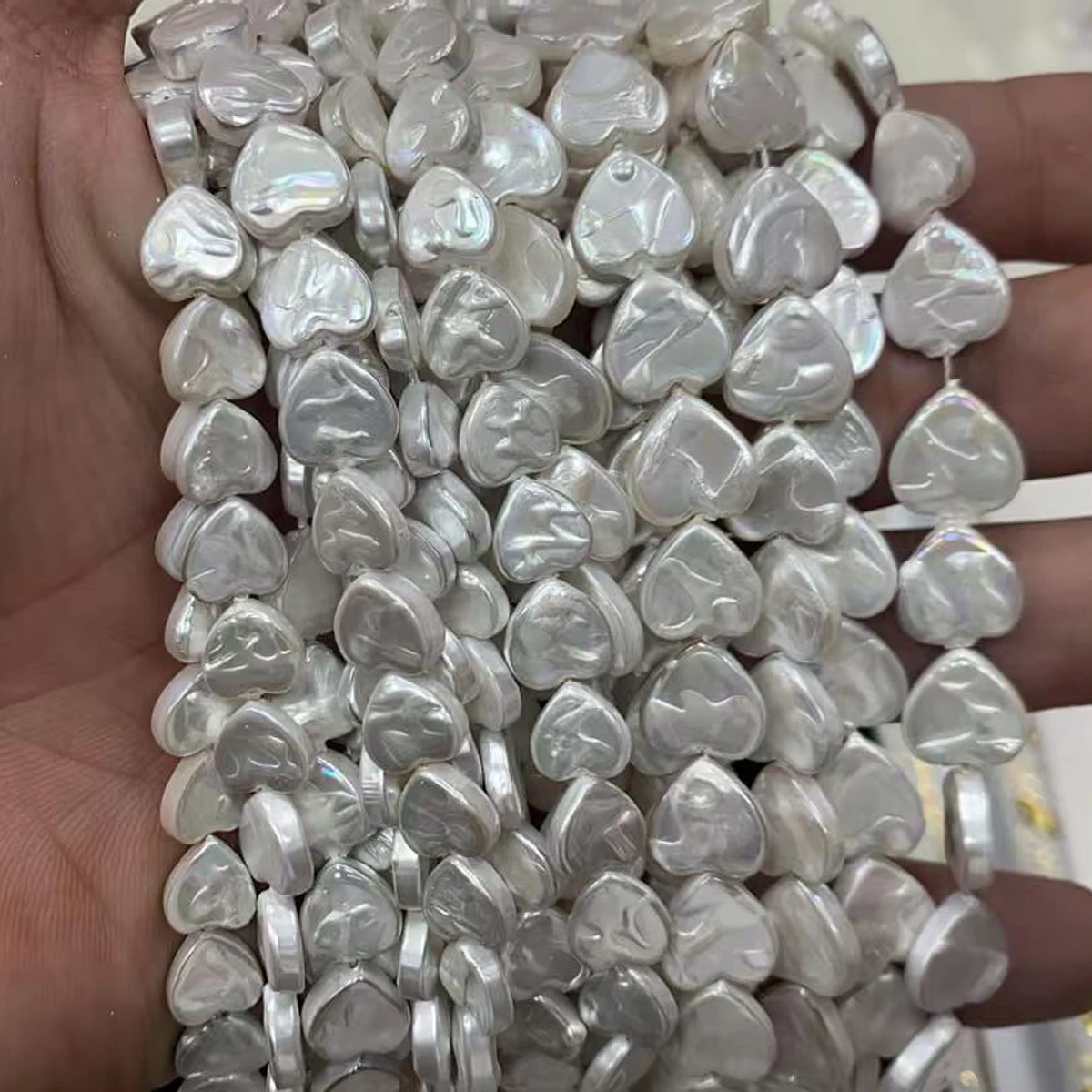 Dsign Glossy Heart Style Shell Beads Simulated Pearl Effect, Natural Craft Beading Materials for Handmade Daily Ornament Design