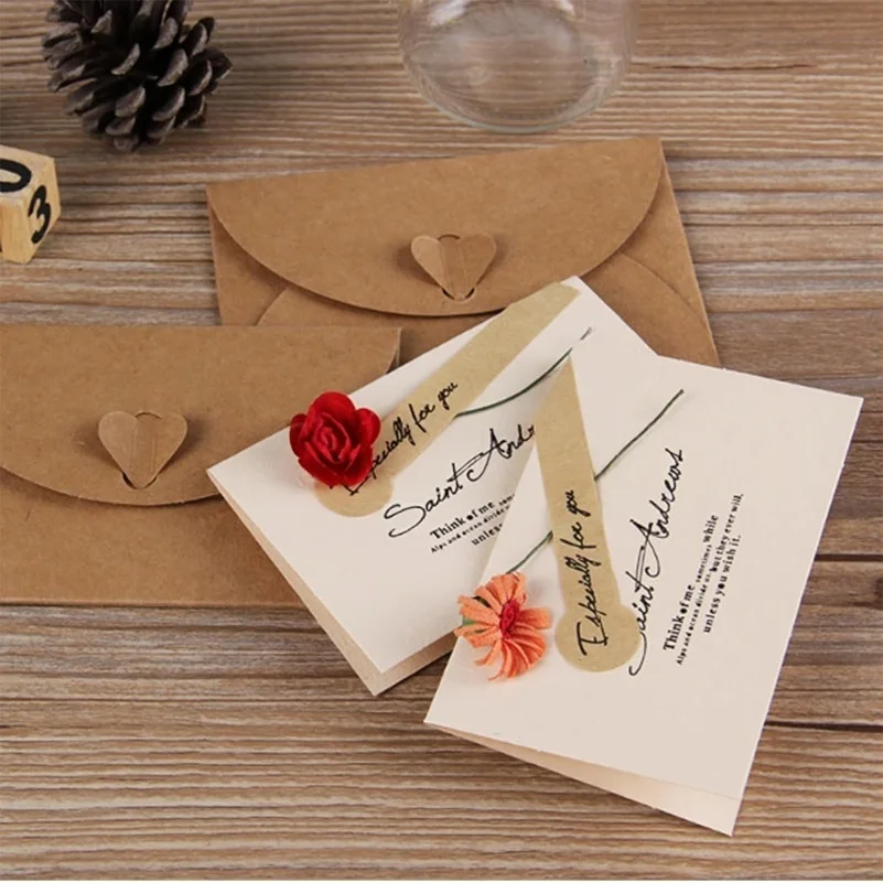 10-50 قطعة 10 سنتيمتر المغلفات الصغيرة كرافت ورقة حاملي بطاقات الهدايا عيد الحب المغلفات الصغيرة مع مشبك القلب لحفل الزفاف ، تحية