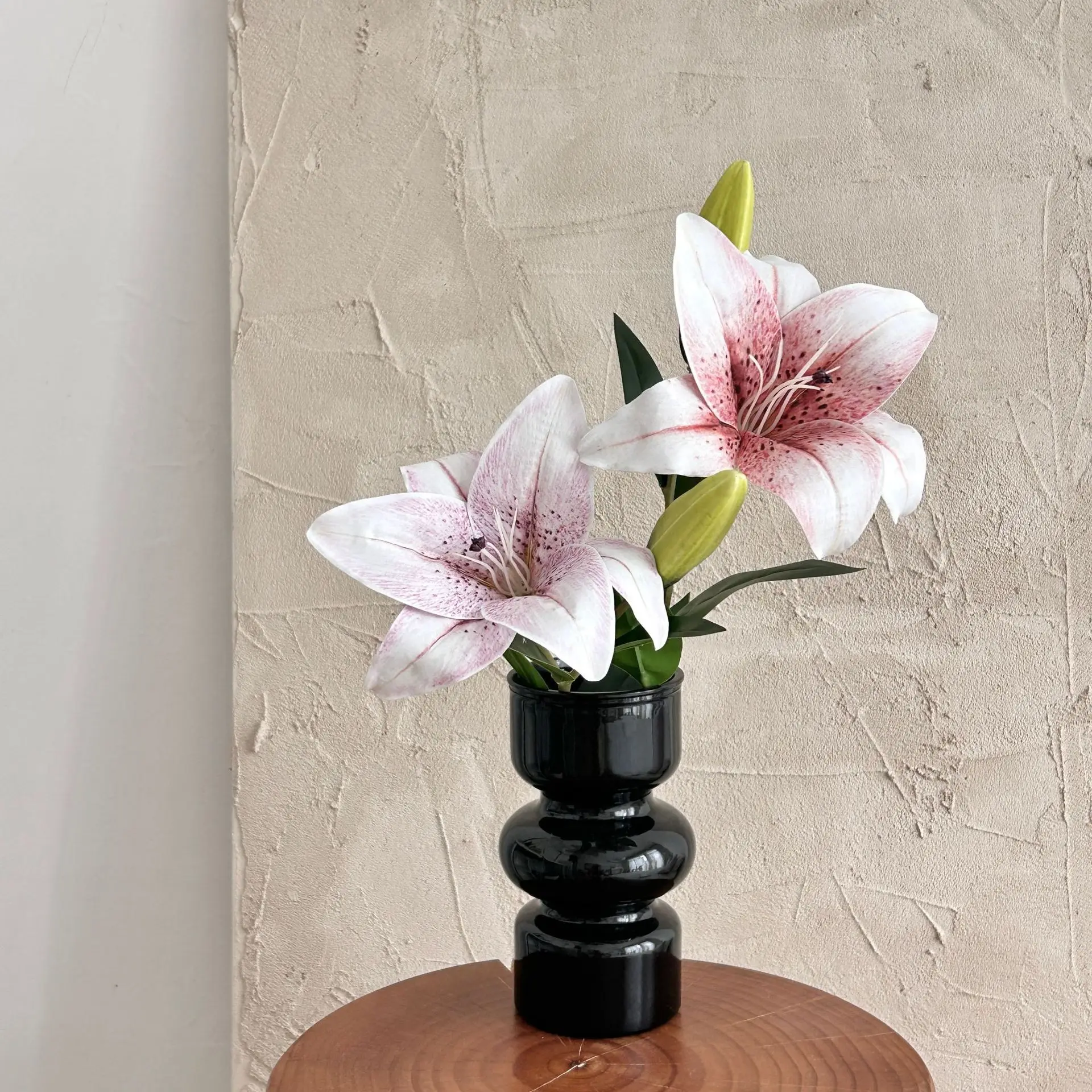 2 رؤساء الزهور الاصطناعية زنبق ريال اللمس وهمية الزهور لحفل زفاف المنزل حديقة مكتب الديكور البلاستيك زنبق فو الزهور