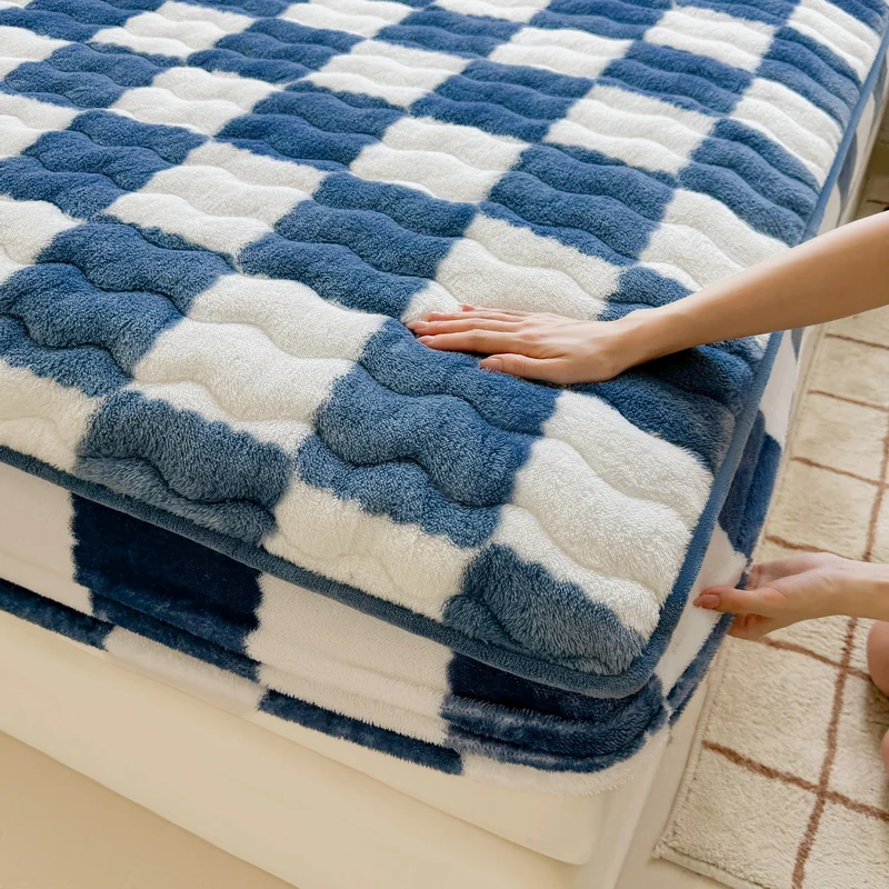 Quilted Plush Fitted Mattress Cover, Soft Warm Non‑Shedding Fitted Sheet,Plaid Thick Fluffy Mattress Protector Cover for Bedroom