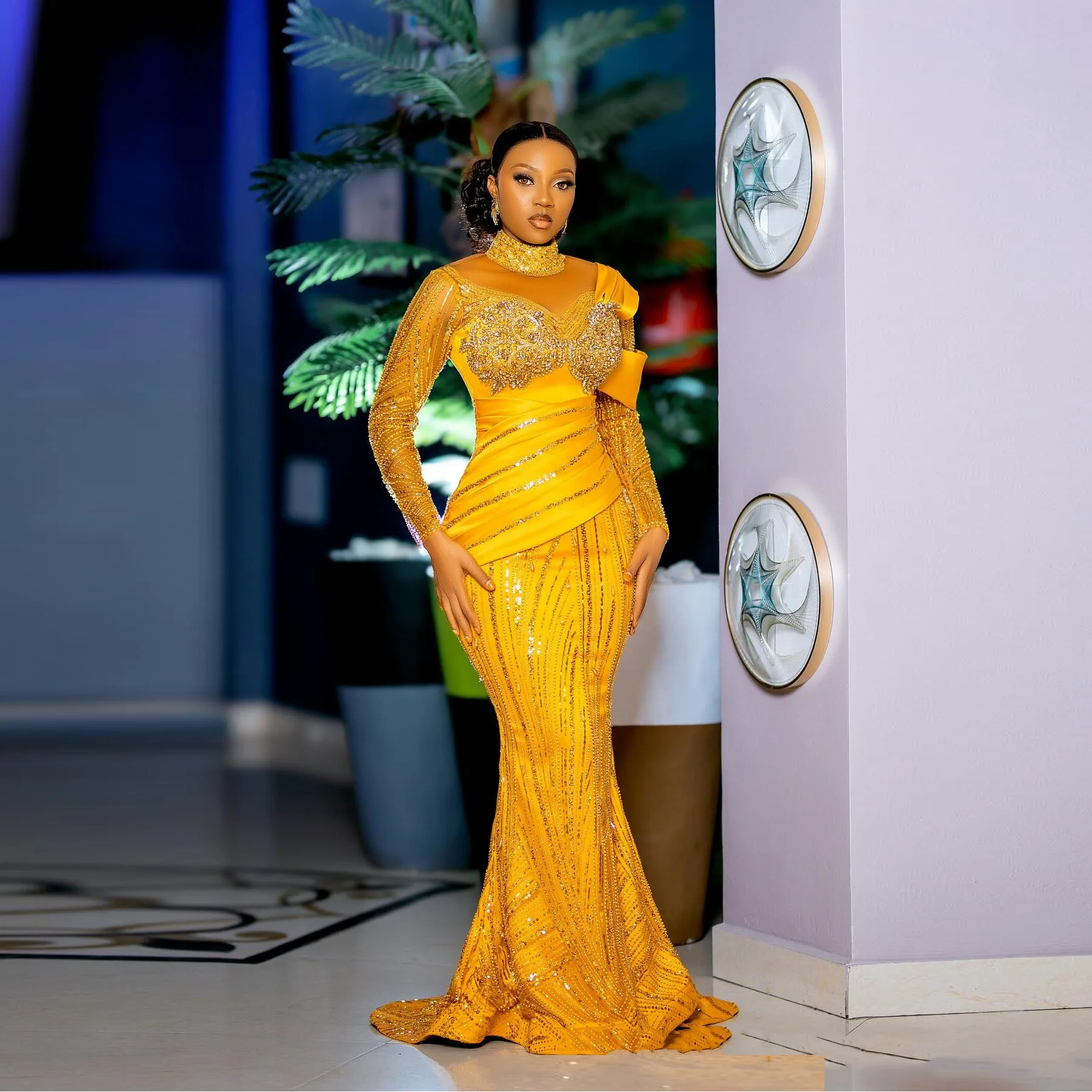 فساتين حفلة موسيقية ذهبية فاخرة بالإضافة إلى حجم حورية البحر فساتين السهرة الوهم طويلة الأكمام شير الرقبة فستان الحفلة الراقصة الترتر الديكور