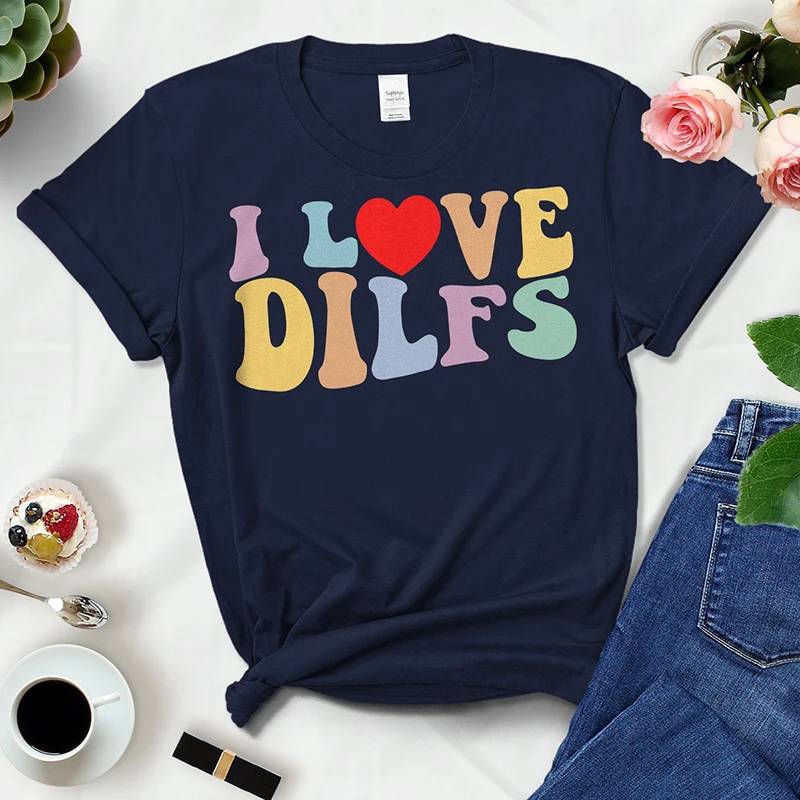 Vintage I Love Dilfs Red Love Heart Women T Shirts Cotton Short Sleeve Mom Life Graphic Tee Harajuku Causal Retro Dropshipping