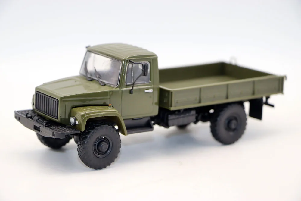 Novo DeAGOSTINI Caminhão Militar GAZ 3308 SADKO Escala 1/43 Cor Cáqui Veículo URSS Modelo de Brinquedo em Liga Fundida para Coleção e Presente