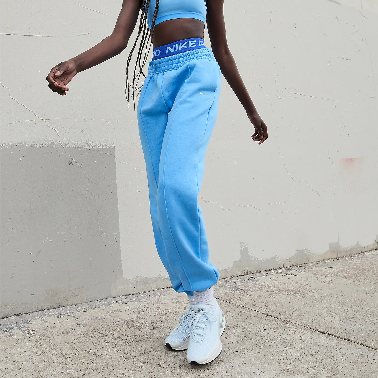 حذاء نايك الرياضي الأصلي الجديد للنساء ذو الرقبة المنخفضة القابلة للتنفس FJ3145-400