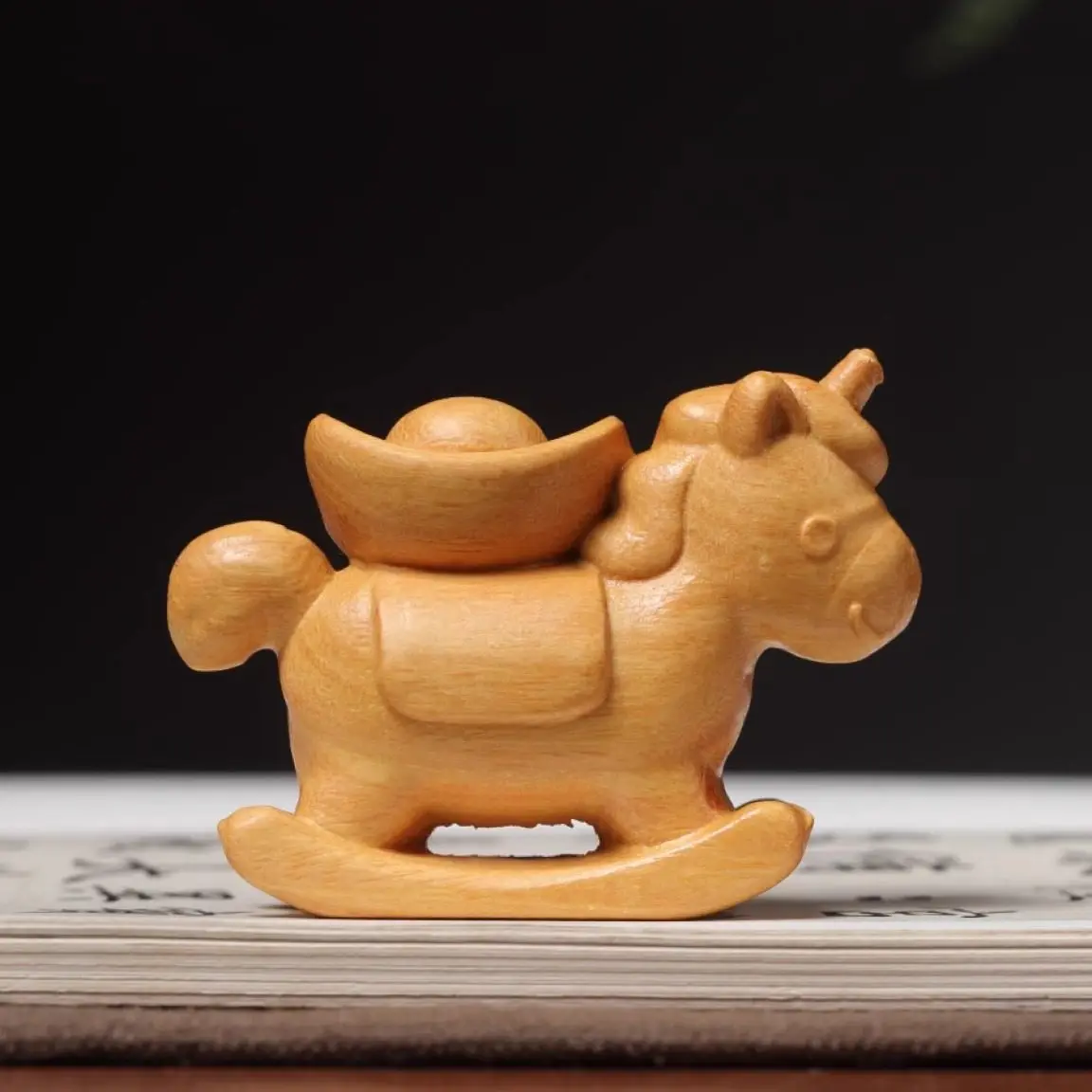 Red Green Cypress Sandalwood Carved Money Horse Figurine Creative Desktop Cute Mini Ornament Souvenir Gift